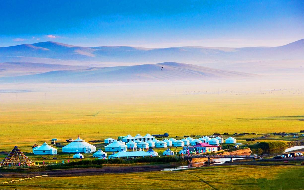 不愿意去人挤的地方,不想去外面人挤人又想人少景美