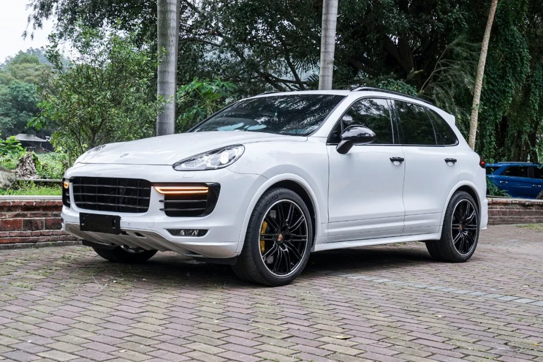 13年卡宴翻新后黑色外观,13年保时捷卡宴翻新