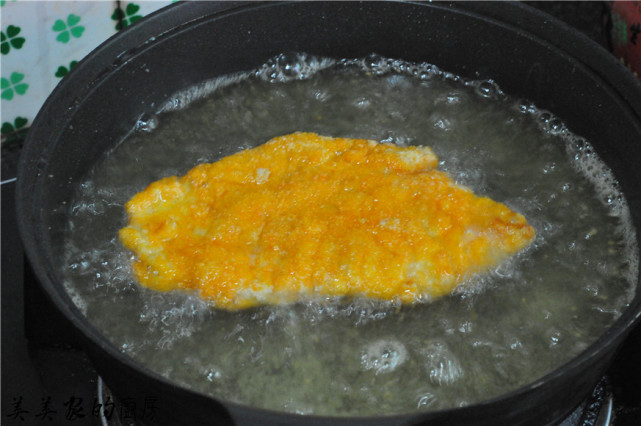 香酥炸鸡排酥脆又美味极为好吃,香酥炸鸡排的配方视频