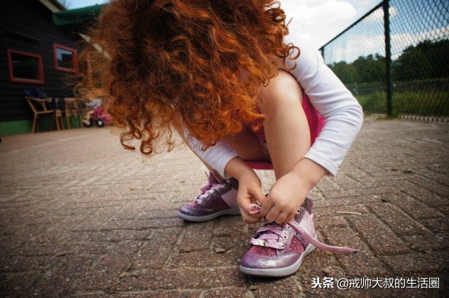 蝴蝶结不容易开鞋带的绑法,绑蝴蝶结不容易解开