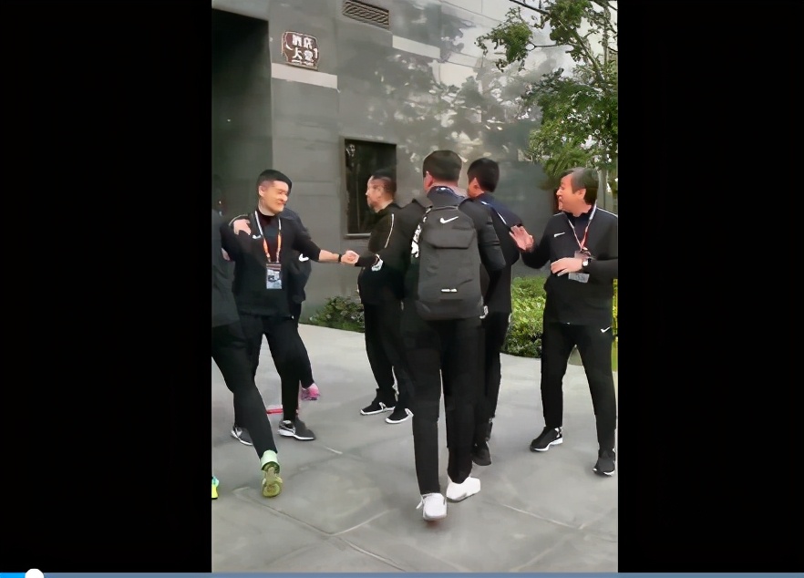 马宁裁判有多严格,严厉批评裁判