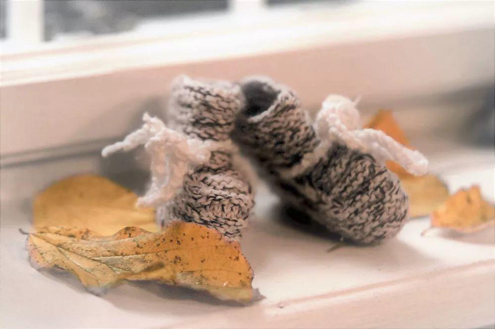 宝宝鞋子怎样穿不容易掉,宝宝穿比较肥的鞋对脚有什么危害