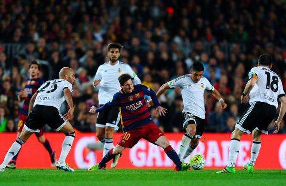 足坛十佳球伊布占一半,伊布能不能算梅罗之下第三人