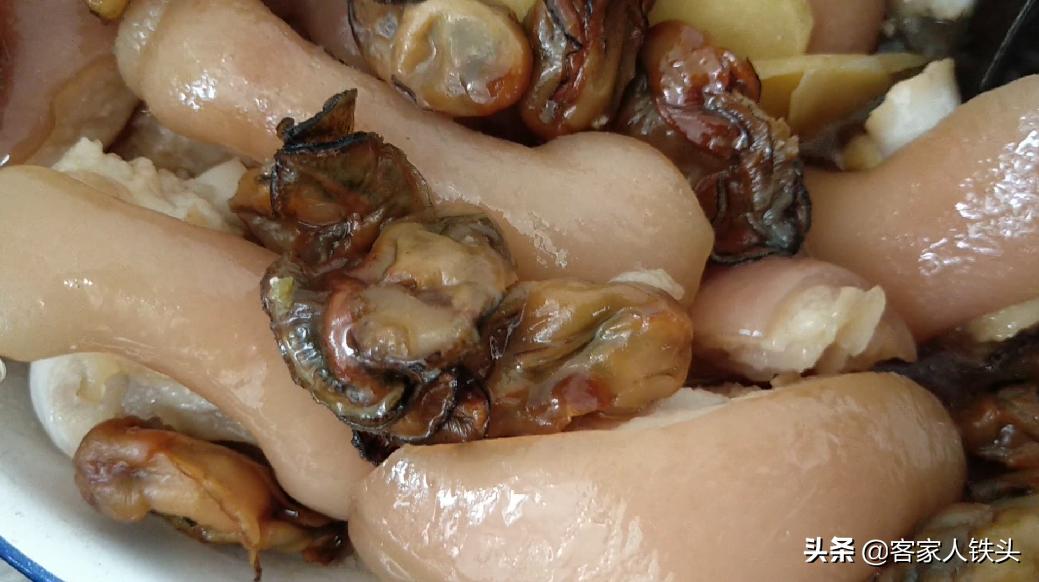 懒人高压锅猪脚焖黄豆做法,懒人版的猪脚焖花生