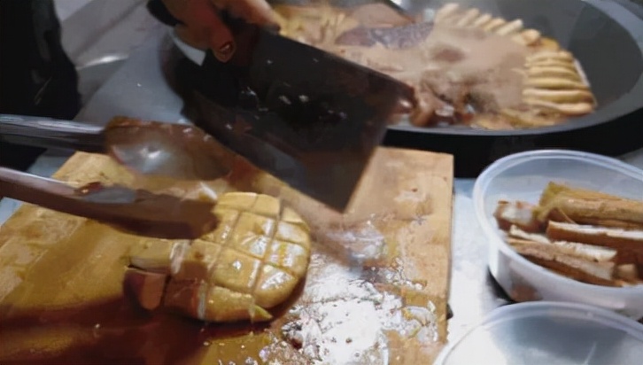 现在吃碗卤煮这么大罪过？竟和裹脚、黑奴挂钩了？北京人真难