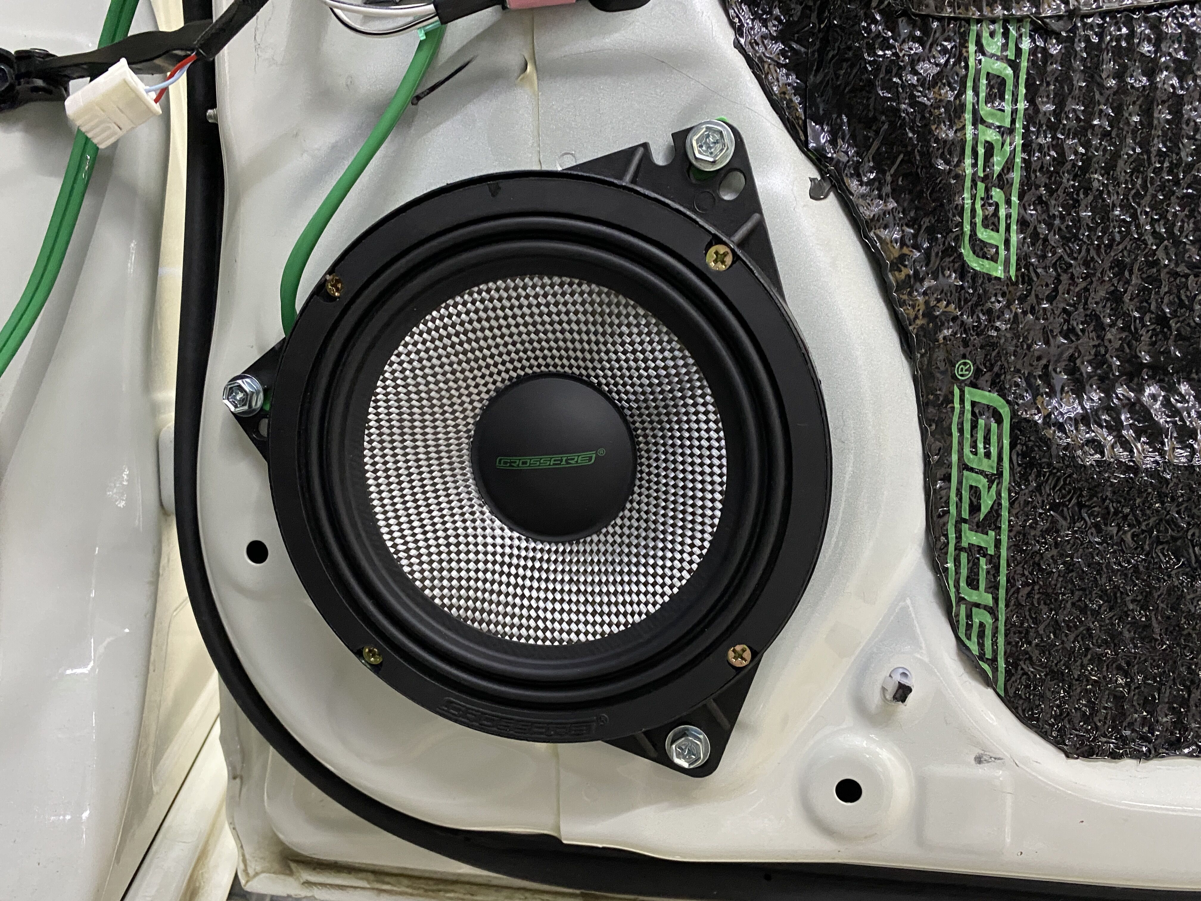 保定丰田霸道丹拿音响改装效果图,临沂霸道汽车音响改装