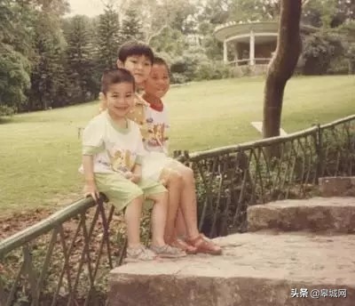 曾经这种衣服在六安夏天人手一件，穿过的都老了