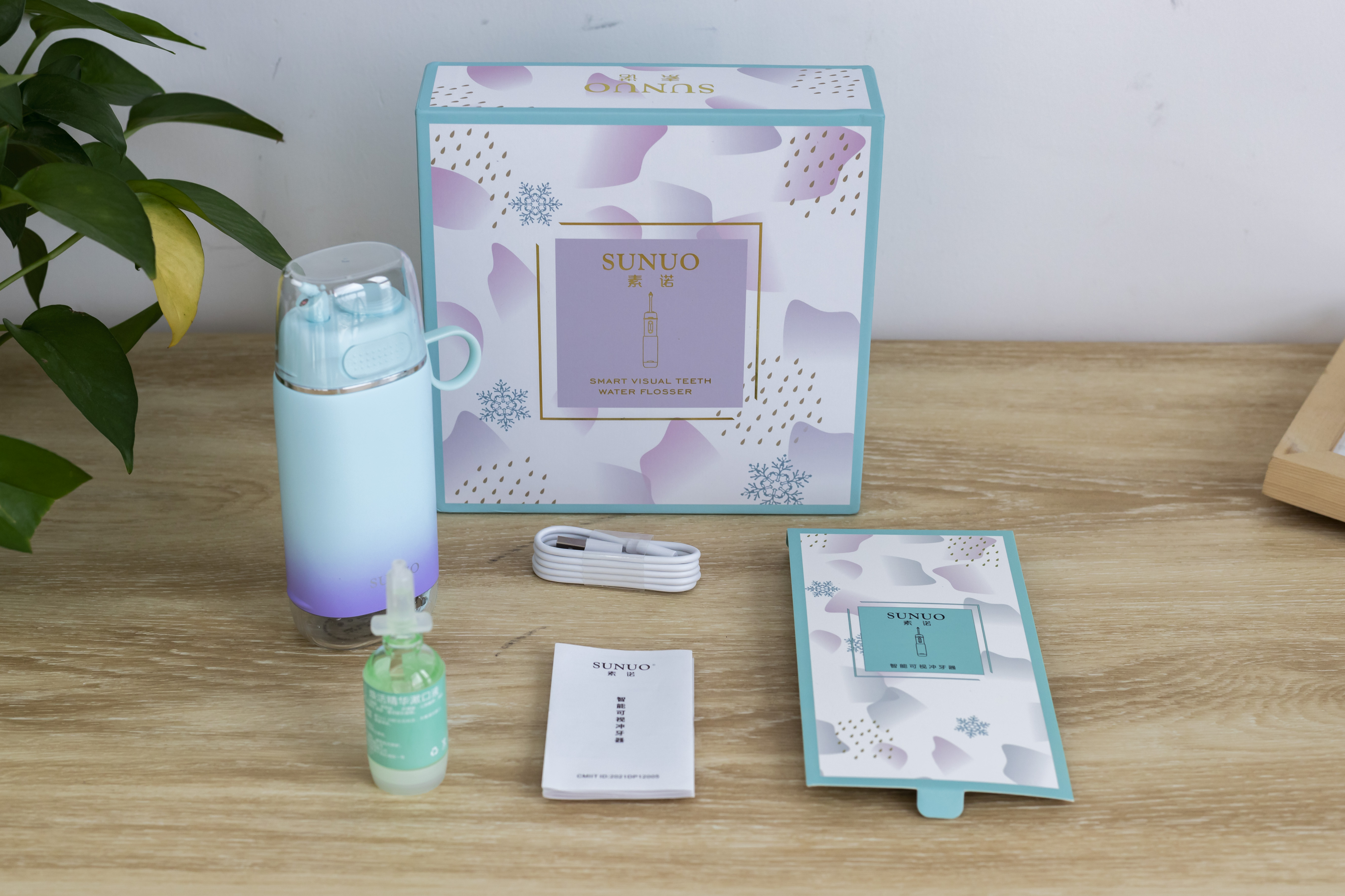 国产爆款“可视化冲牙器”，每分钟1600次高频输出，边洗澡边用