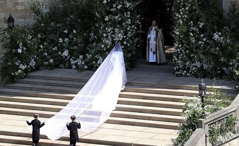 昆凌结婚穿的婚纱真的好大气,唐嫣昆凌婚纱