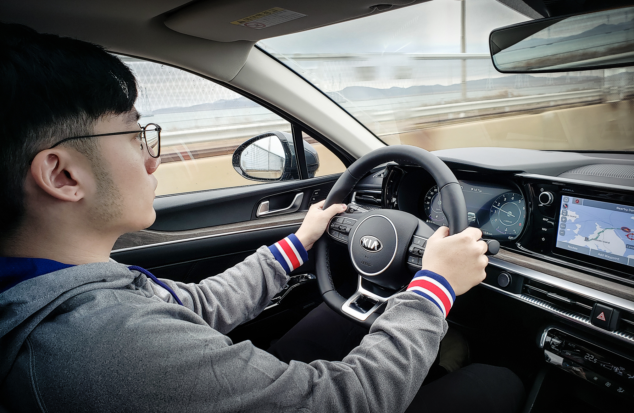 全新起亚k5高颜值运动帅气真香,起亚k5是b级车吗