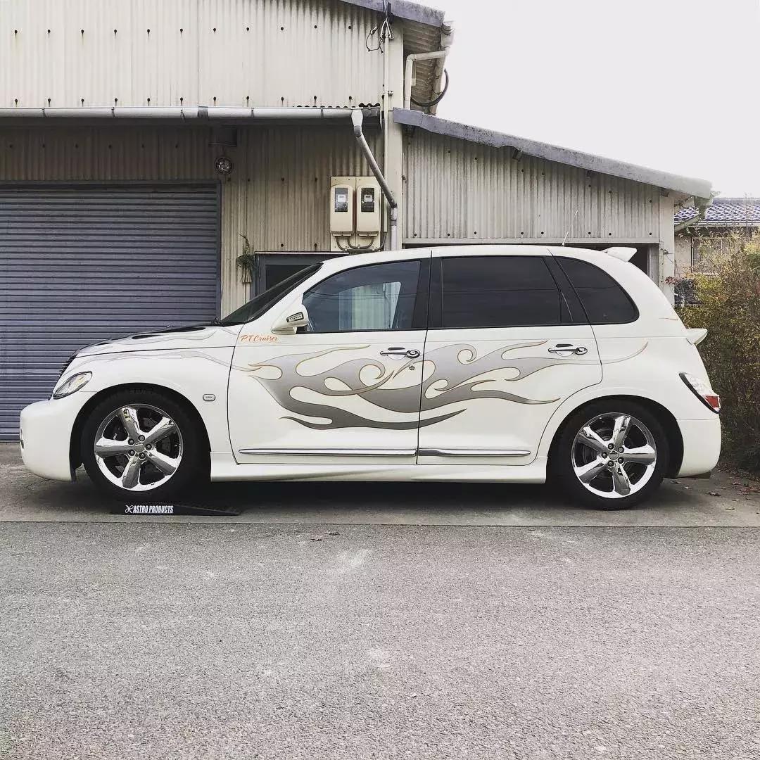 小众车型改装起来也疯狂，来看“外星来客”克莱斯勒PT漫步者改装