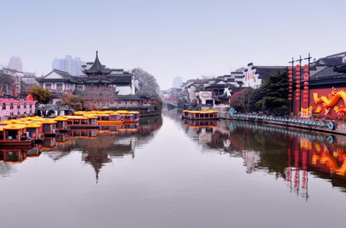 陪伴你的只有春晚和躺尸？来诛仙手游体验现代与传统结合的灯会吧