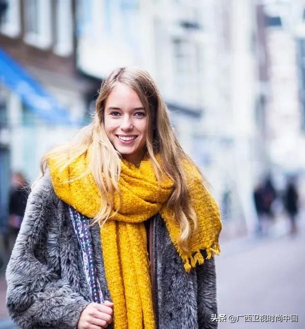 是时候让围巾来“盘活”你的整个衣柜了