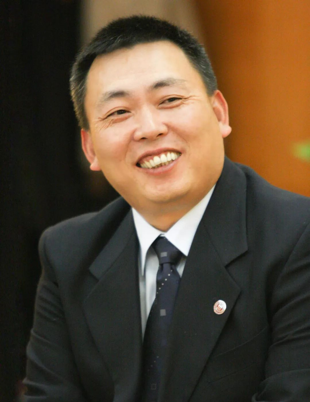 一把牌输7亿美金，欠债200多亿跑路，金立手机创始人至今去向成谜