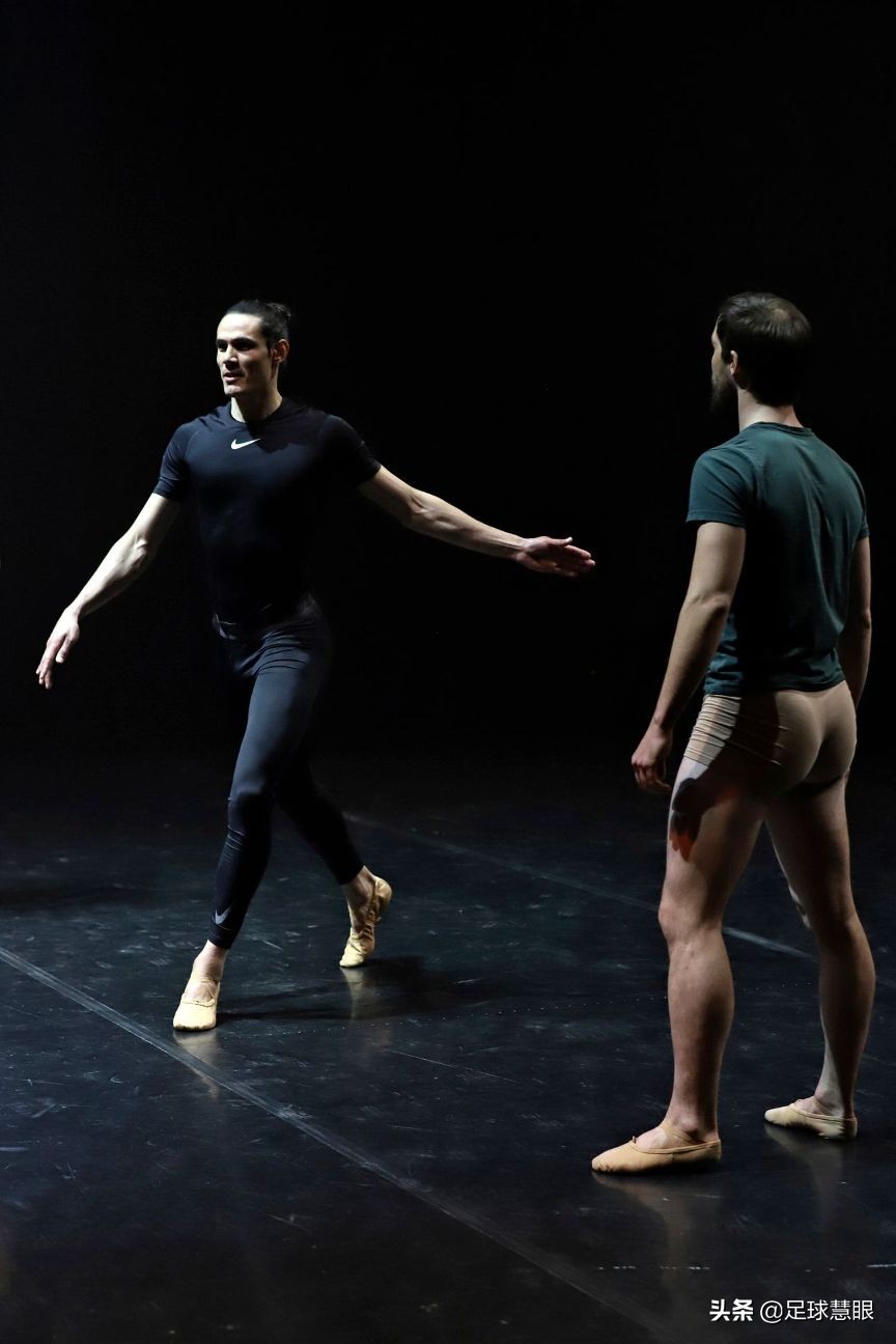 贝尔喜欢打高尔夫,贝尔为什么喜欢高尔夫球