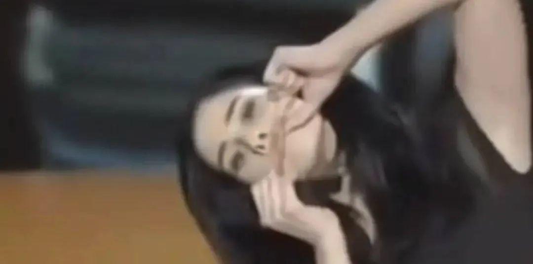 红极一时的世界巨星，被三个男人推进深渊，其中一个还是亲生父亲