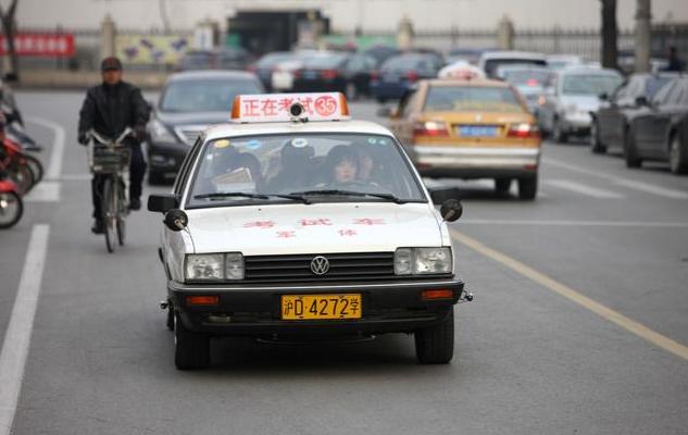 考驾照科目一试题100,考驾照科目一试题100题