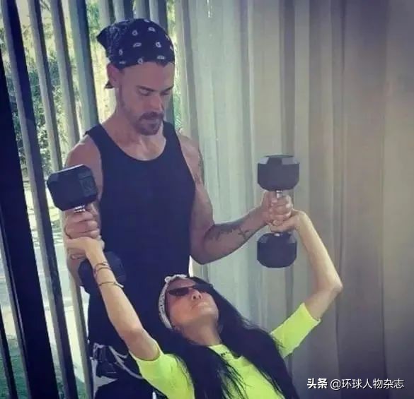 72岁P成27岁？潇洒的“婚纱女王”大可不必为容貌焦虑