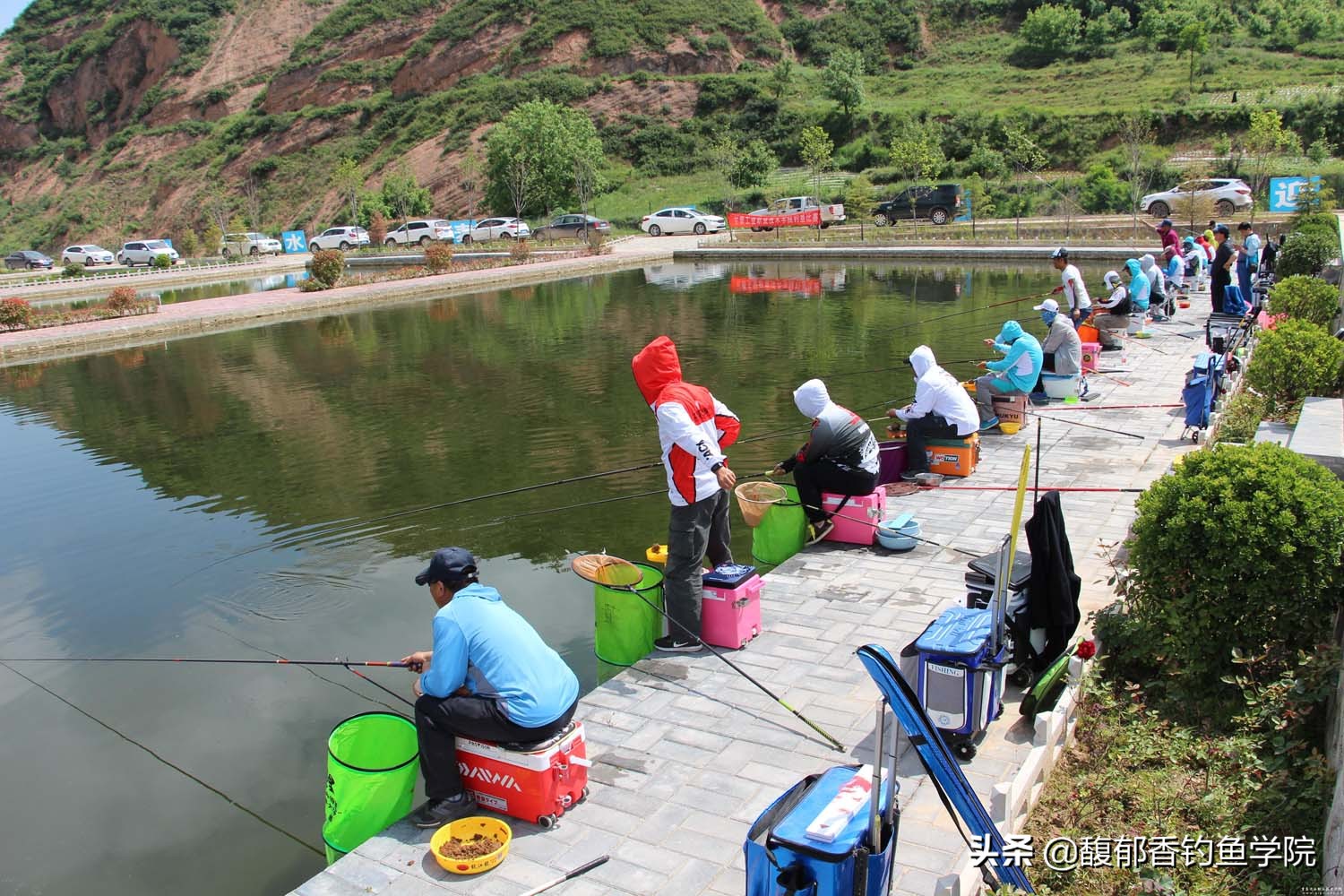 野钓怎么知道河底有浆层,钓点有鱼怎么解决