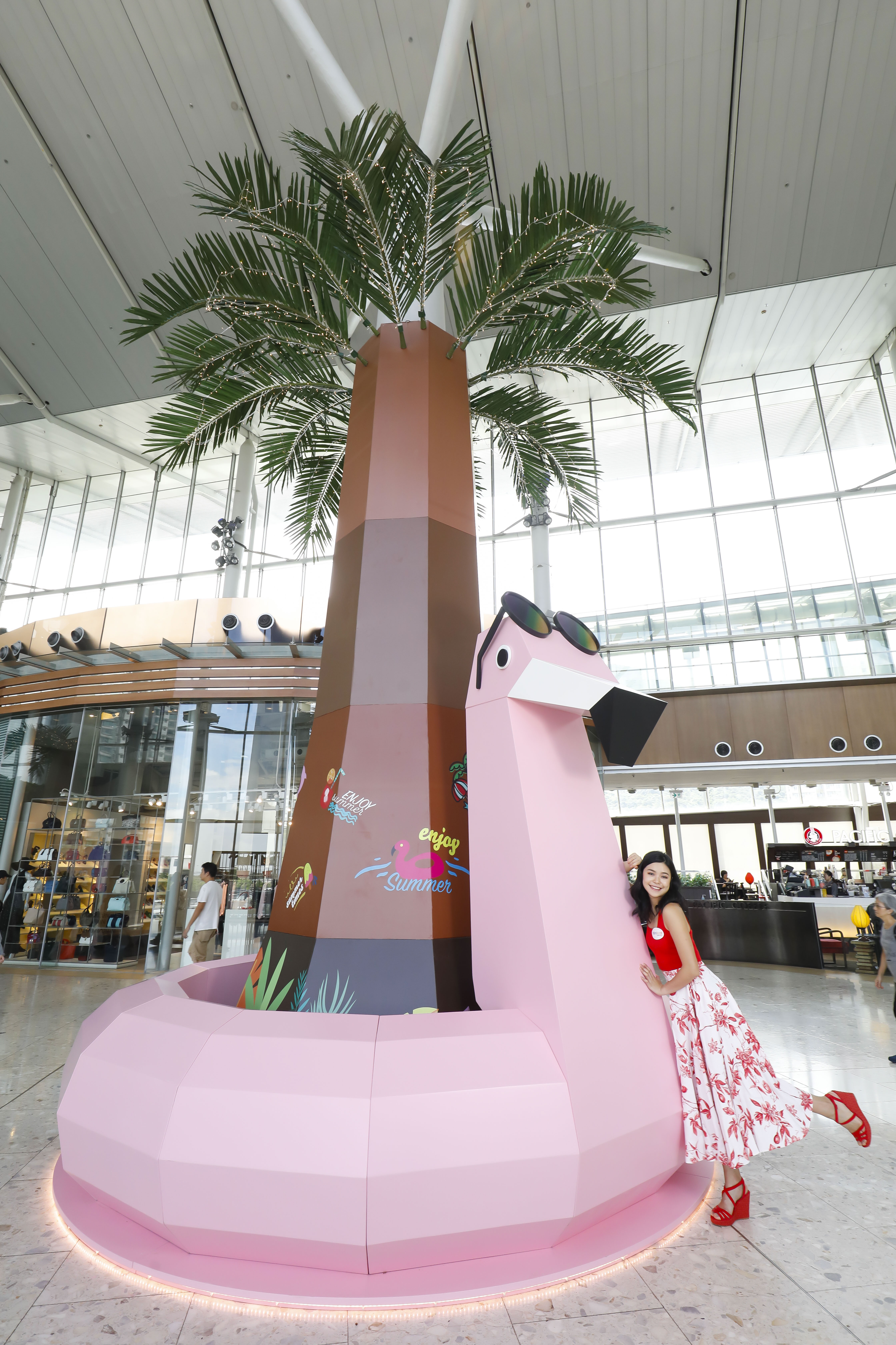 夏日异国风情打卡点,东荟城名店仓一折国际大牌抢先看