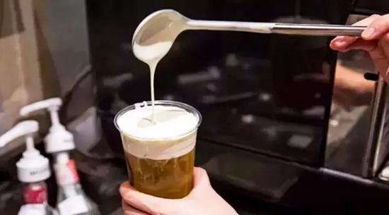 奶茶黑幕揭秘视频,网红奶茶店内幕曝光
