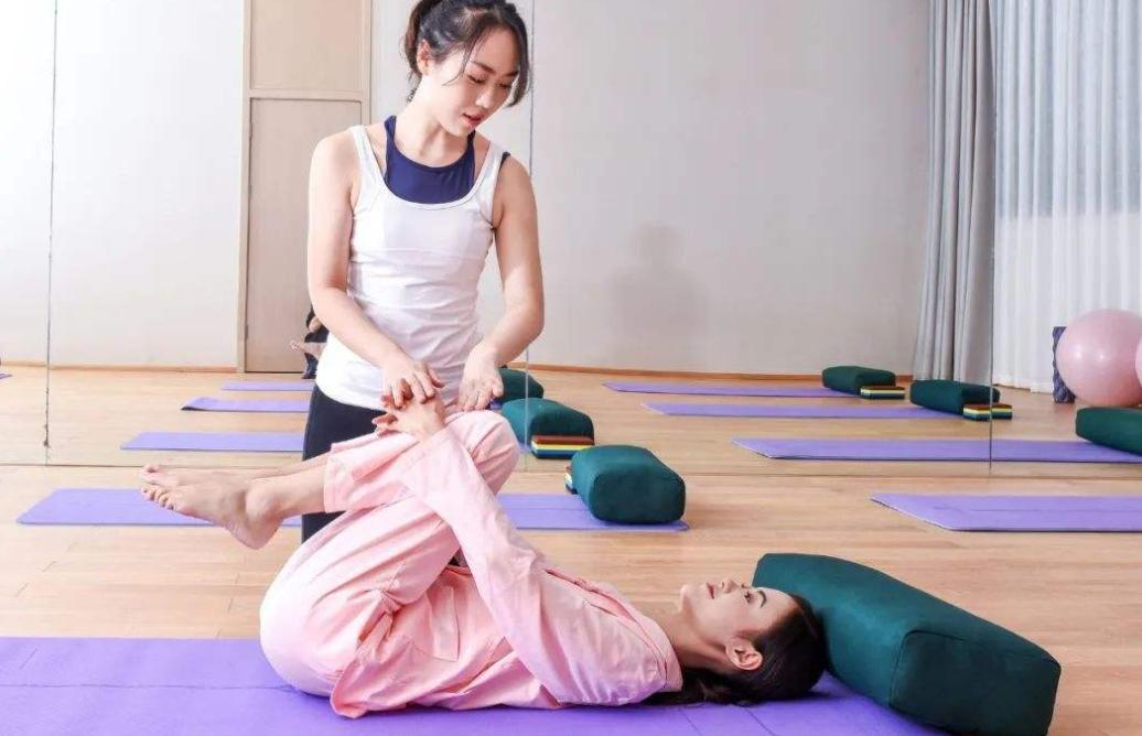 产后收腹带能代替运动束腰带吗,产后束缚带可以护腰吗