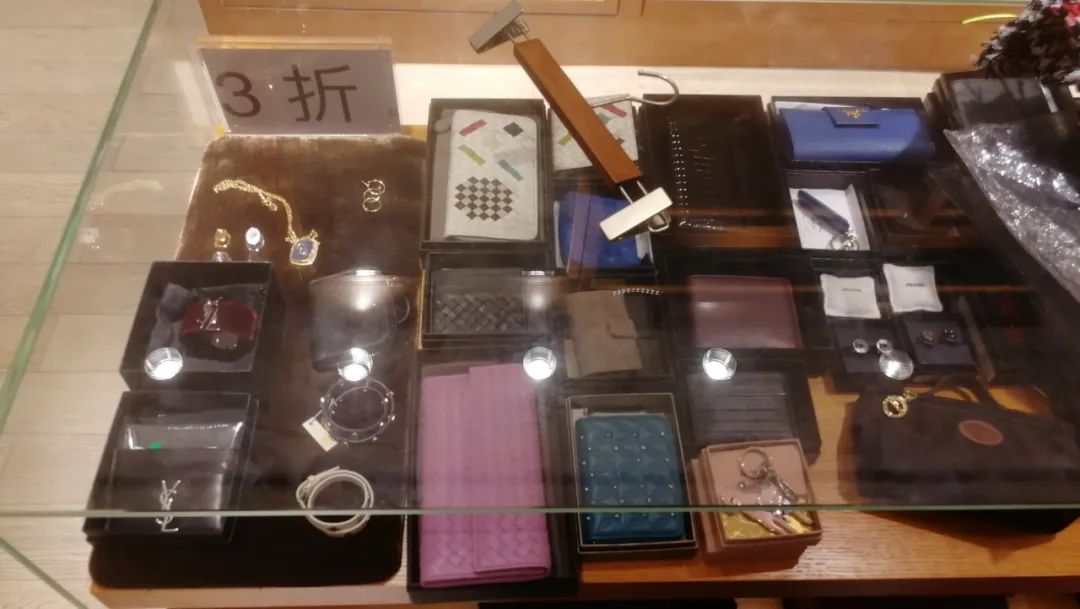 痛心!昔日爱马仕变发廊,这个顶奢商场还有救吗?