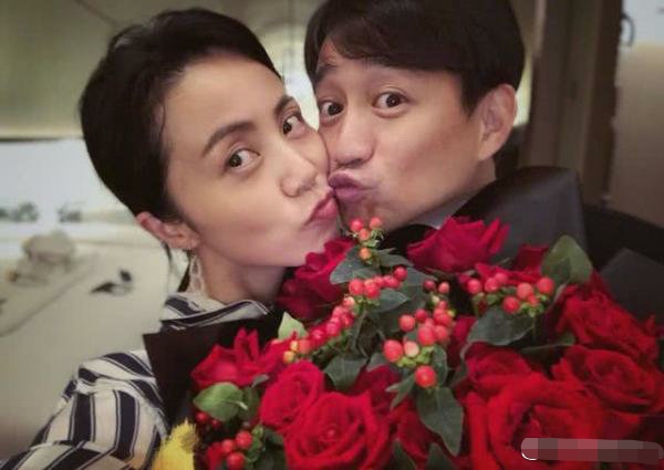 黄磊孙莉领证17周年晒贴脸自拍,黄磊和孙莉结婚20周年