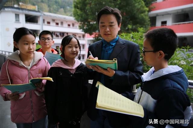 年薪50万，拒了！五峰“深山红烛”向宏佳扎根深山24年