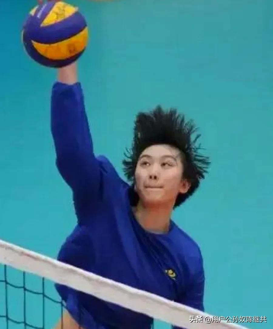 孟豆生北国，未来展新枝。愿君修练至，比赛寄相思！女排新人诗…