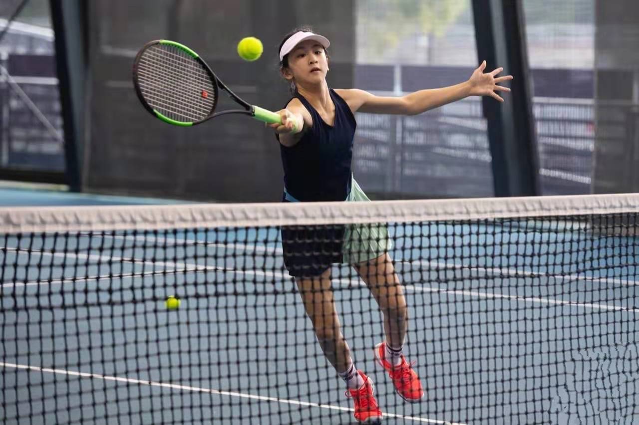 田亮森碟打底裤,田亮一家四口现身机场森碟好潮流