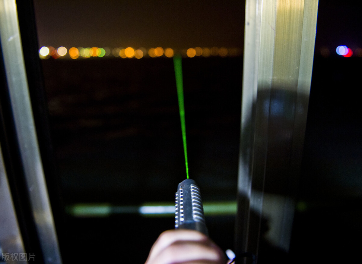 儿科医生总结的常见儿童“危险品”,磁力珠、热水袋、电话手表位列其中,你家小孩有这些物品吗?