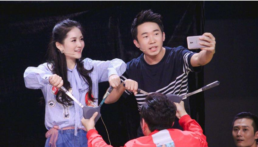 杨迪下跪感谢父母周深表情,青春环游记杨迪跪谢父母是哪期