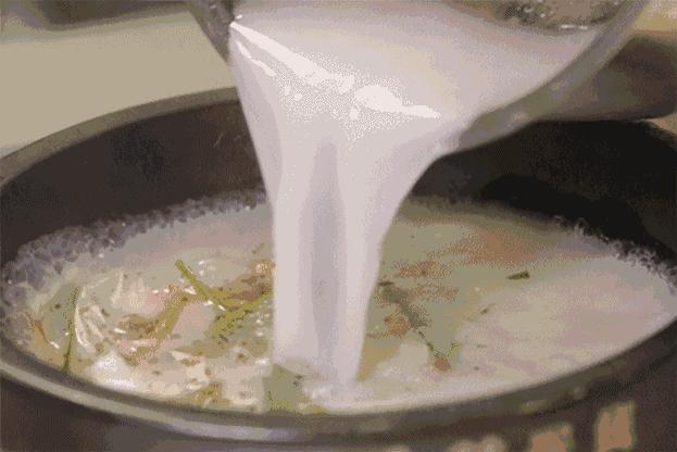 海外店一天营收3万8，除了中国风，这碗米线还有啥杀手锏？