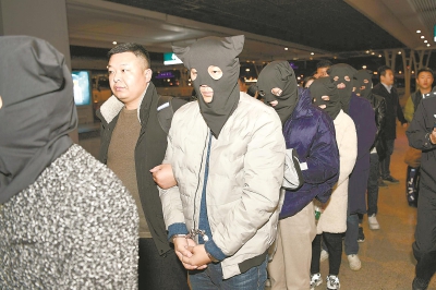 上海警方捣毁一售假团伙,上海警方成功捣毁一制售假酒窝点