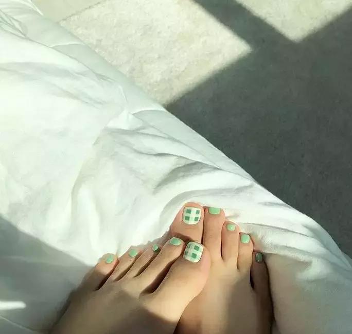 29岁女孩独居图片,29岁独居女孩的视频