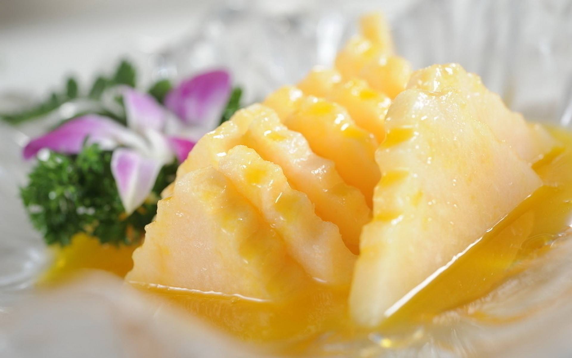 你知道菠萝要泡多久盐水才能吃么,吃菠萝之前为什么要用盐水泡一泡