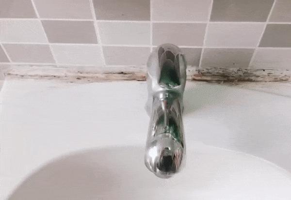 洗碗池缝隙胶发霉变黑处理小技巧,洗碗台漏水维修