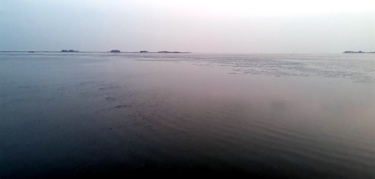 摄影：静静的渤海湾（捞鱼尖村渔船码头）