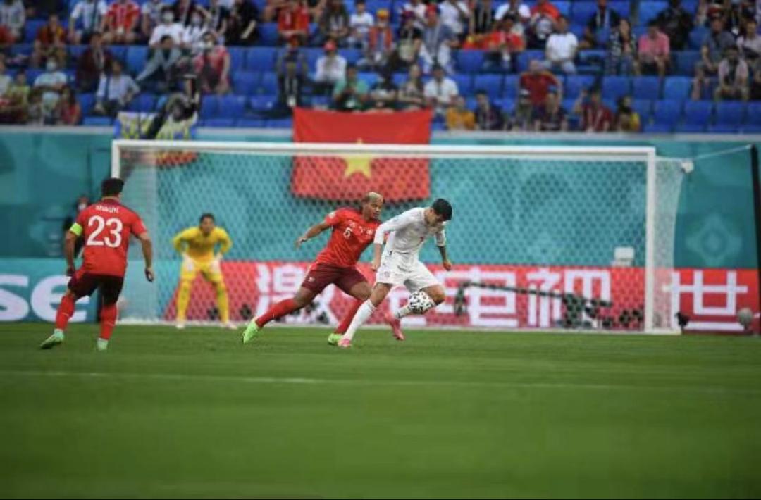 欧洲杯白色球衣全部晋级,穿白色球衣打球怎么样