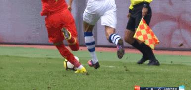 亚洲球王恶意蹬踏染红，除禁赛难逃父亲责罚，因为人性比足球重要