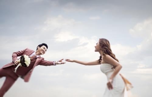 婚期已定邀请函上需要地址吗,结婚邀请函发朋友圈文案婚期已定