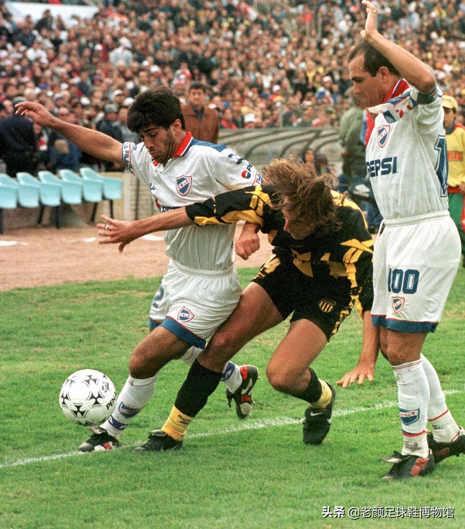 苏牙为什么没上乌拉圭大名单,卡瓦尼上海申花