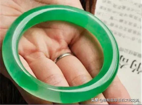 怎么辨别翡翠手镯好坏图解,翡翠手镯好坏最简单方法