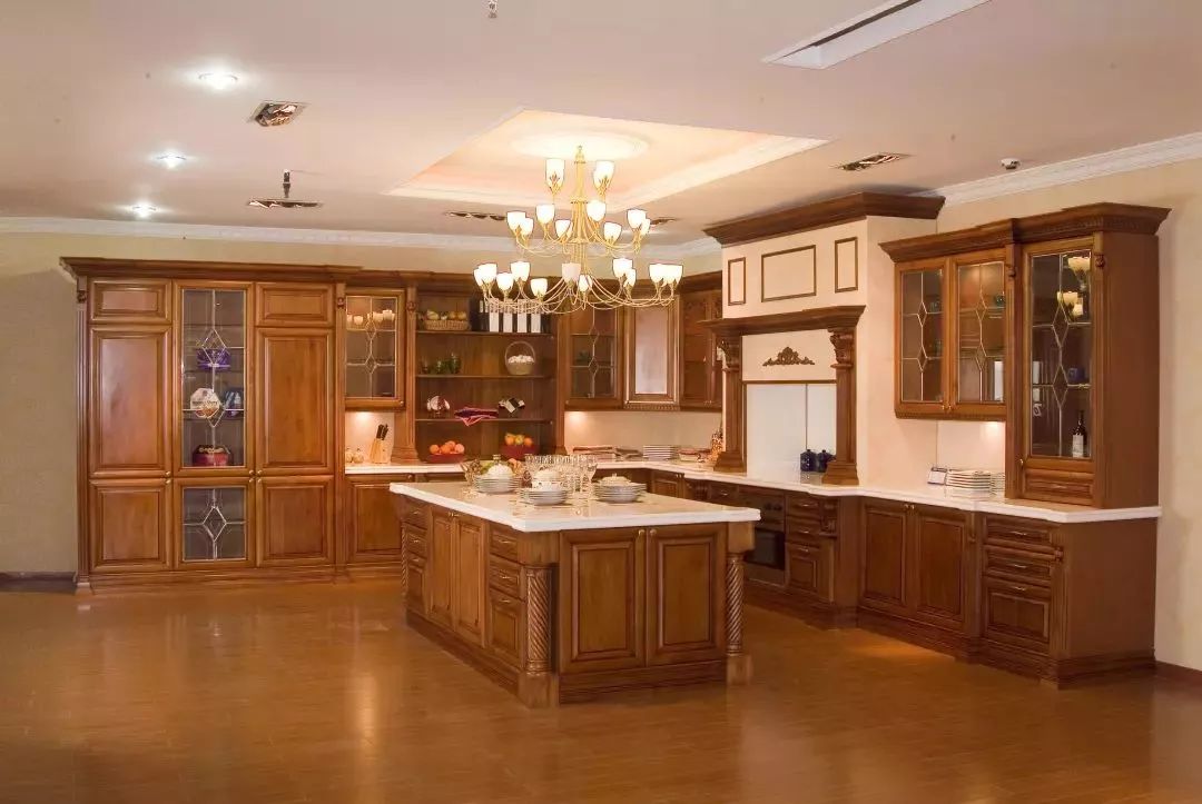 橱柜用实木多层板好还是颗粒板好,橱柜用不锈钢好还是实木多层板好