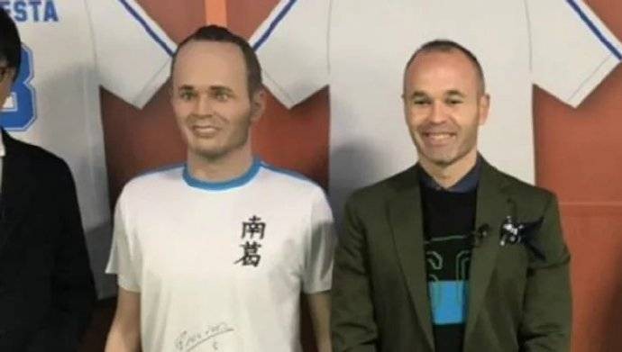 伊涅斯塔传奇照片,伊涅斯塔背影图片