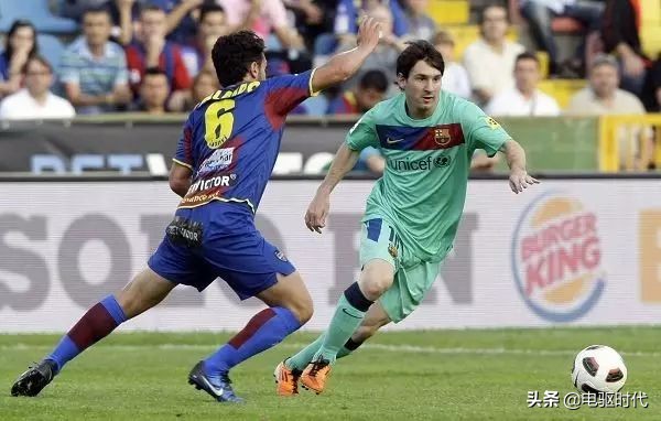 两次变向超炫过人技巧,5个初学者必会的实战过人技巧