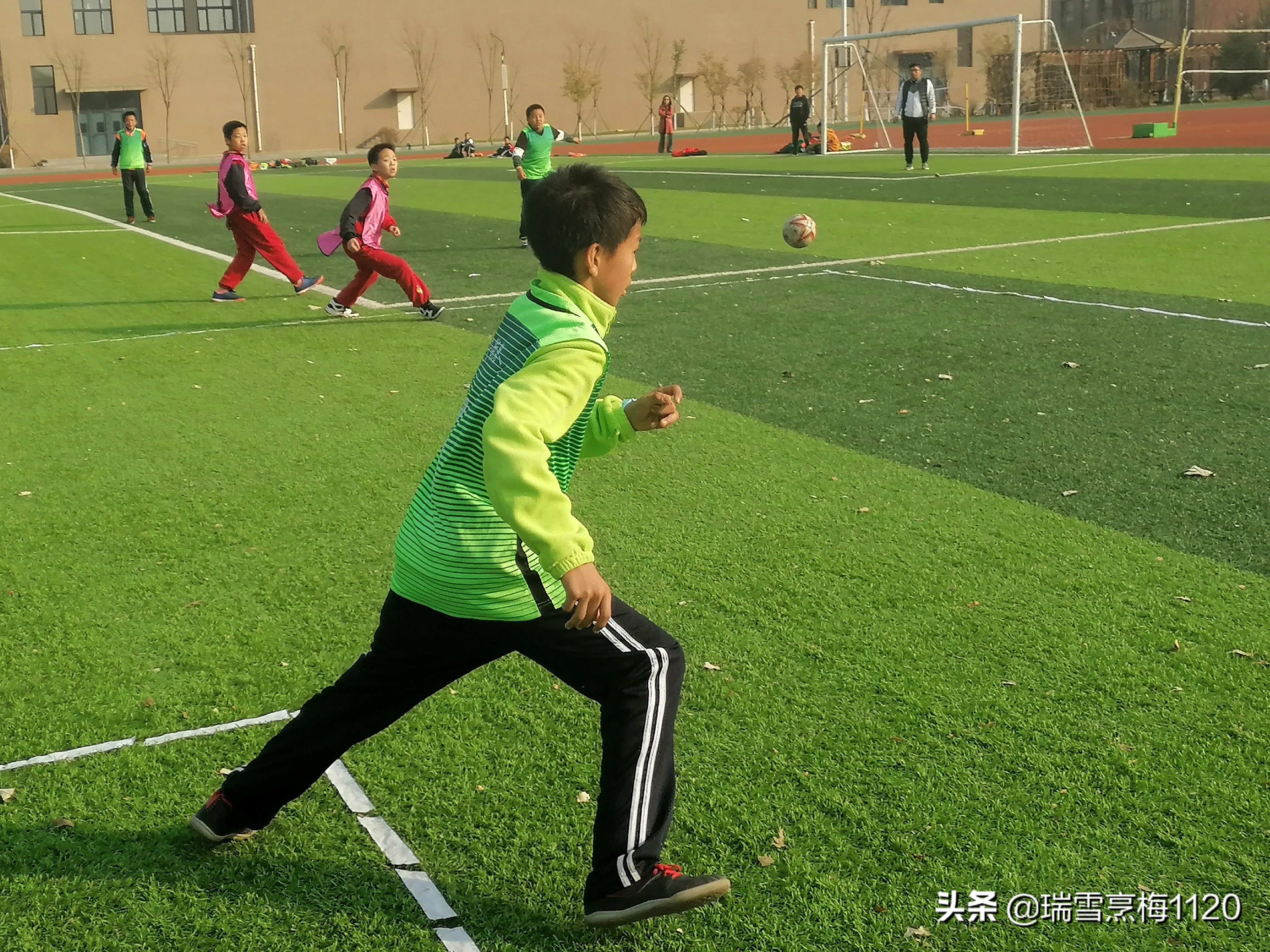 喜报校园足球冠军,小学足球比赛第一名喜报