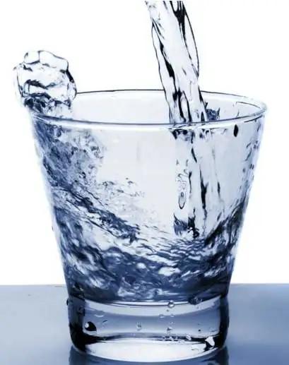 孩子喝水太急总是呛如何解决,孩子喝水太多要警惕这三种病