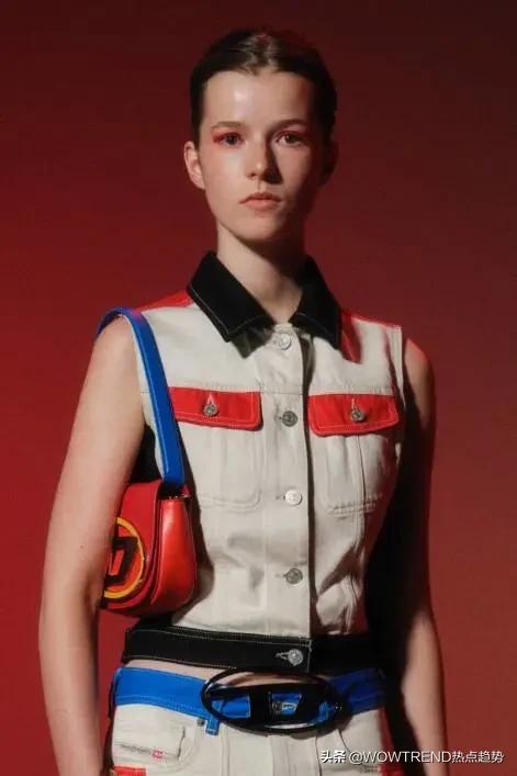 鍜枃鍤煎瓧琛ｆ湇,鍜枃鍤煎瓧2004